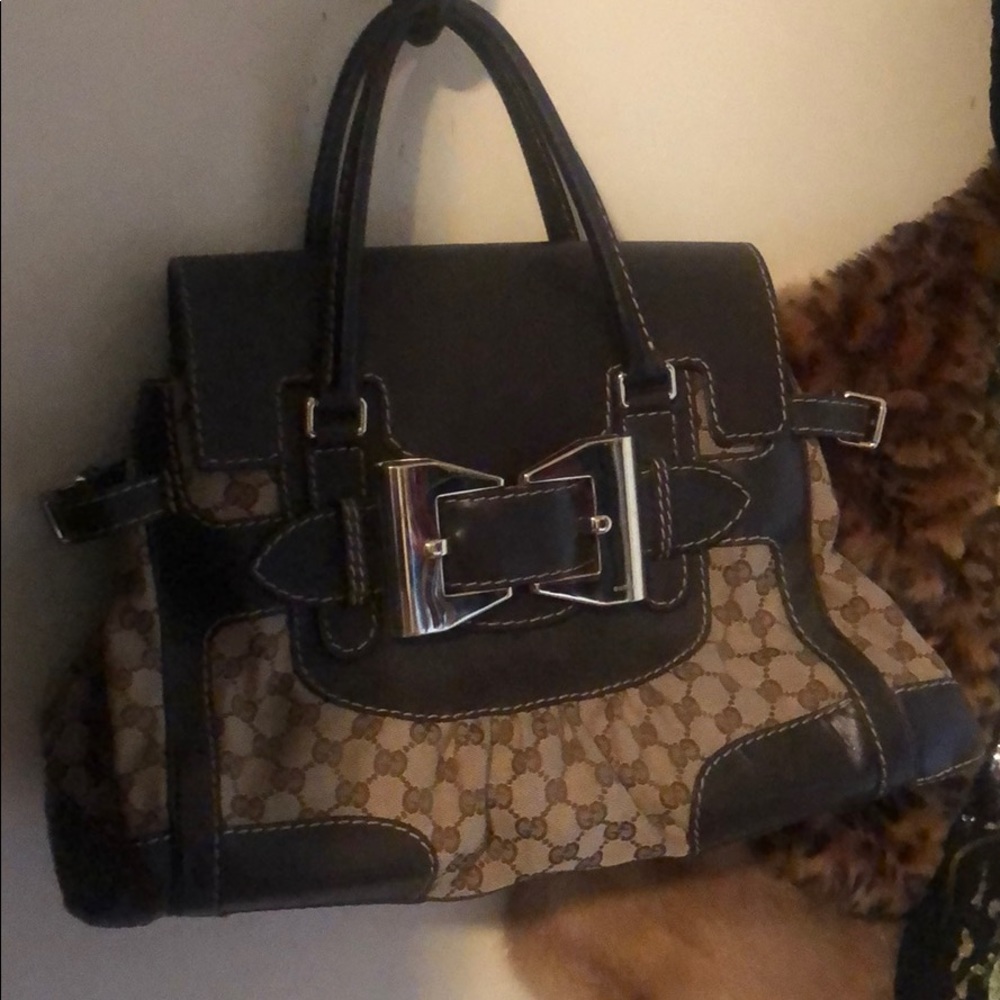 Authentic Gucci Monogram Queen Gold Bow Handbag